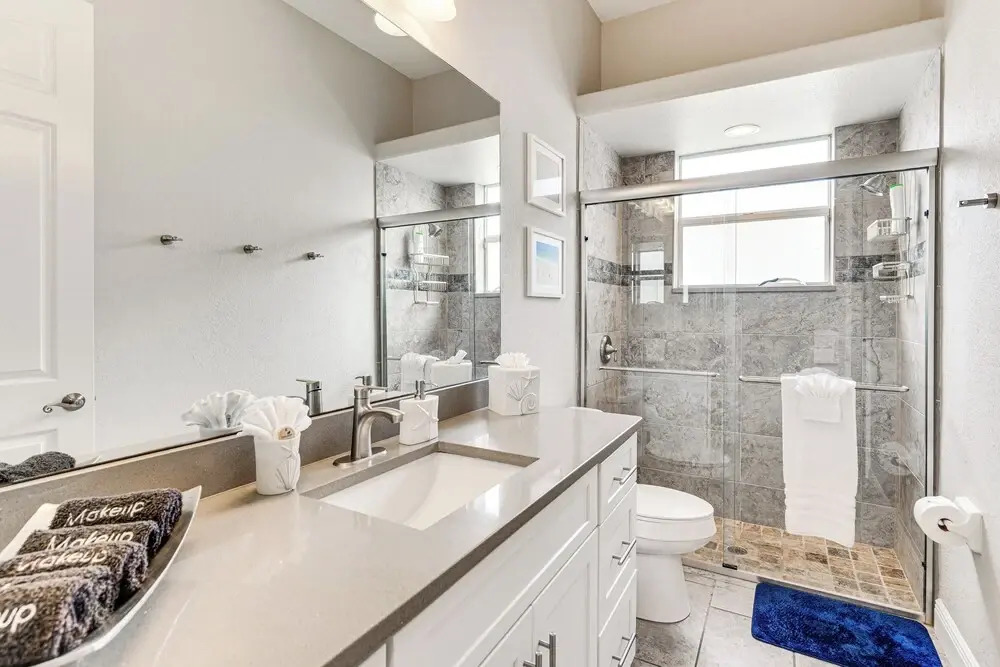 Canalfront Pool & Hot Tub: Home in Cape Coral