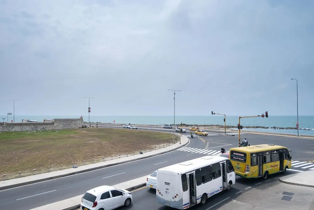w Bright 1BR w Ocean View Near C Amurallada