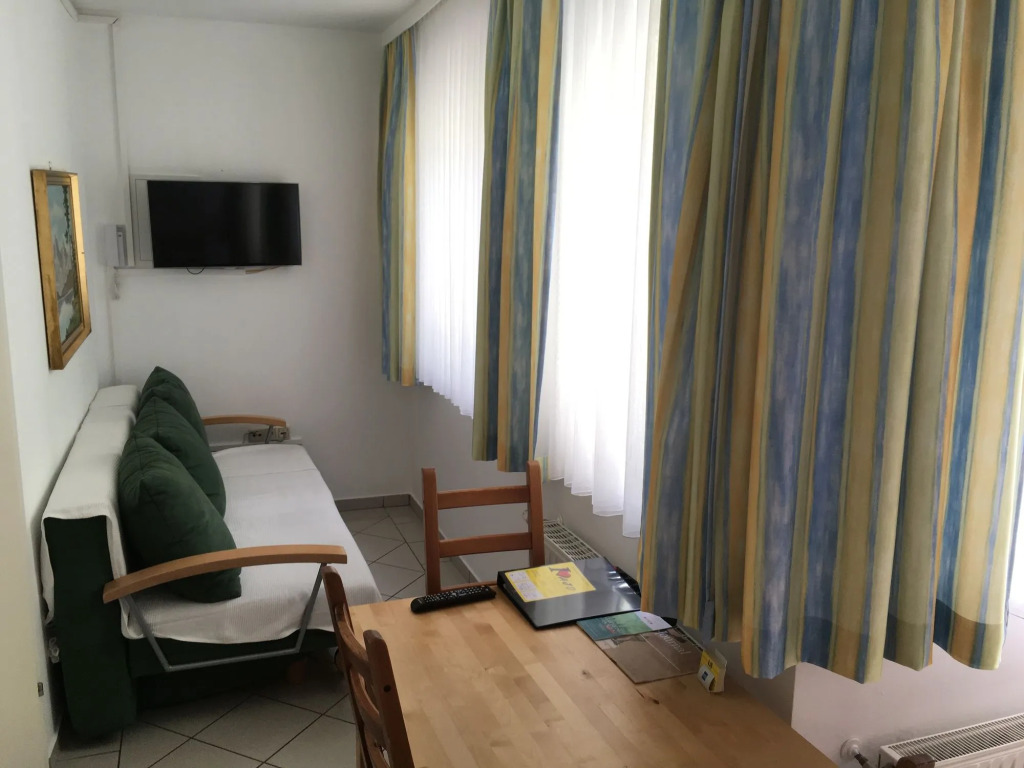 AJO Apartments - Alte Donau Lake or Garden View Balcony Studio - Self-Check-in