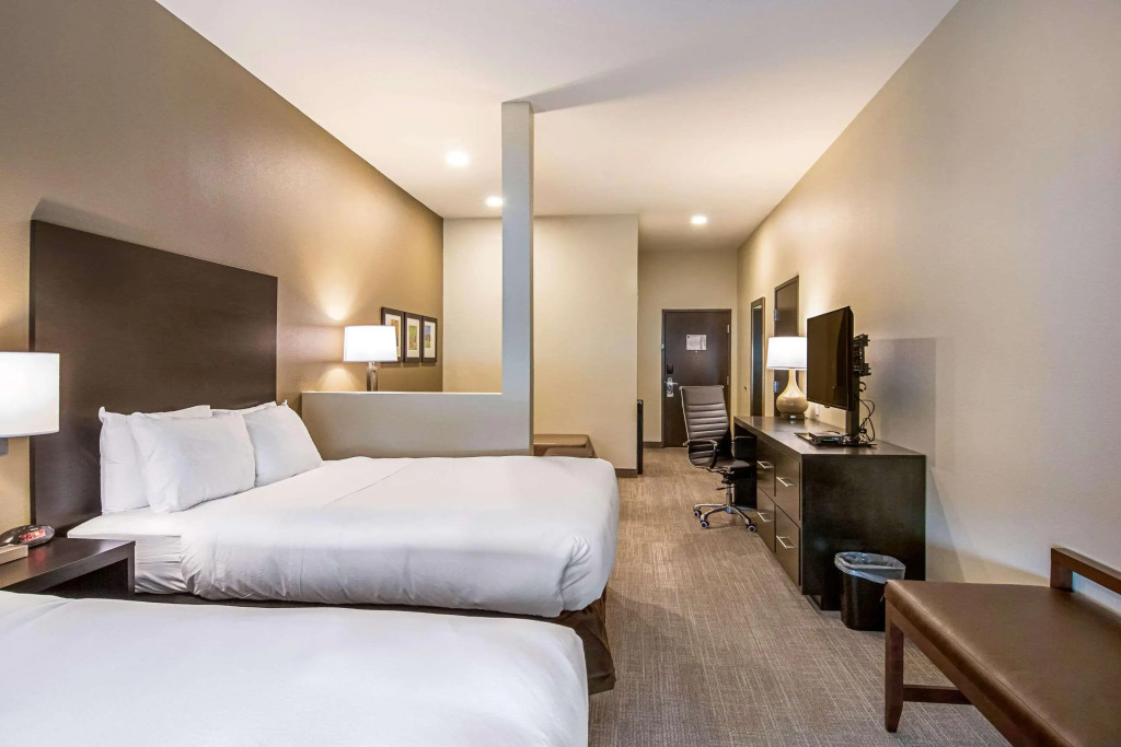 Comfort Suites Wooster near University Campus