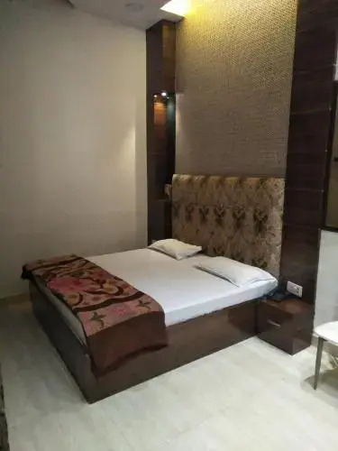 FabHotel Brown Road