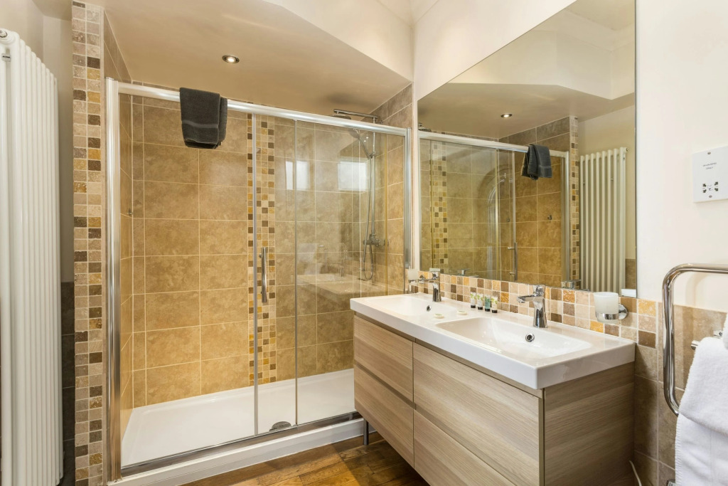 Orestone Manor Hotel
