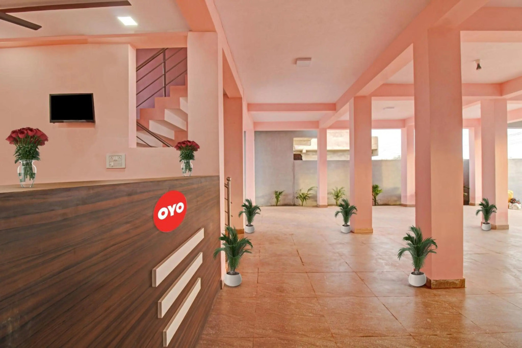 OYO 90872 Raj Hotel