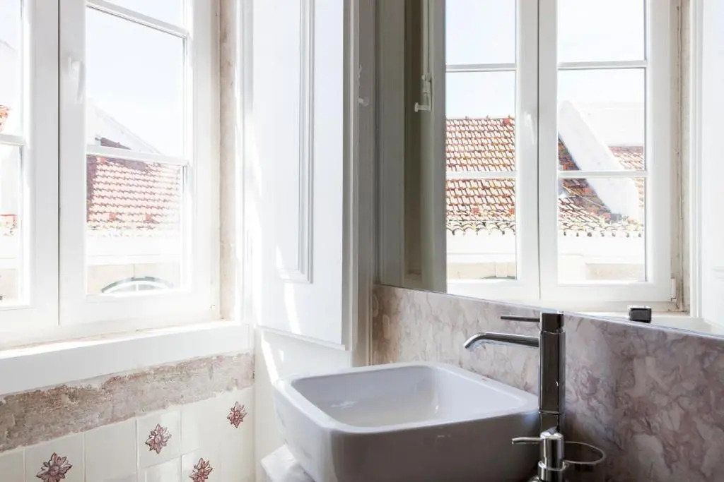 Alfama Sophisticate Flat With Balconies 2Bedrs 2Baths & AC in 19th Century Building Historic Center