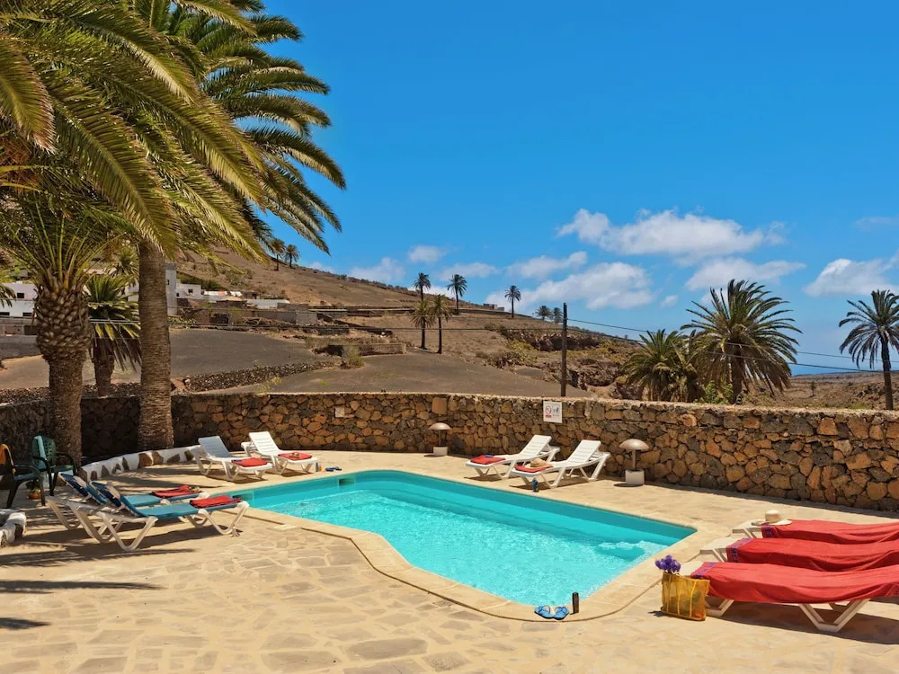 Spacious Villa in Haría With Swimming Pool