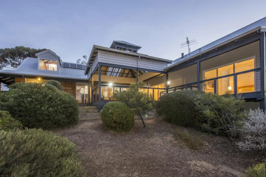 EeBee House