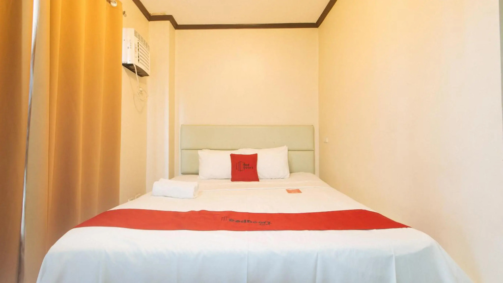 RedDoorz Plus New Era Budget Hotel Mabolo former RedDoorz near Landers Superstore Cebu City