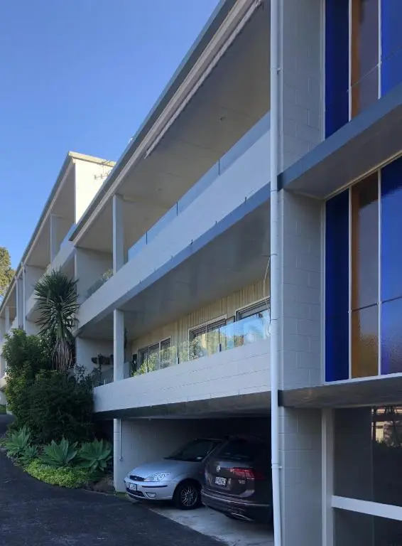 Uxbridge Luxury Apartment