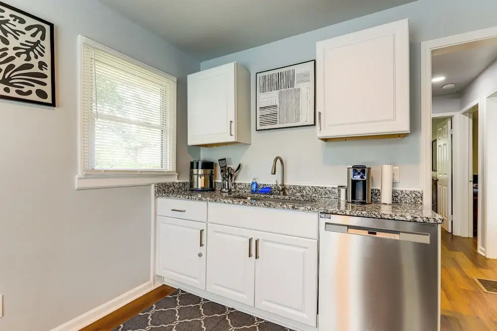 < 6 Mi to Airport & Dtwn Atlanta: East Point Home