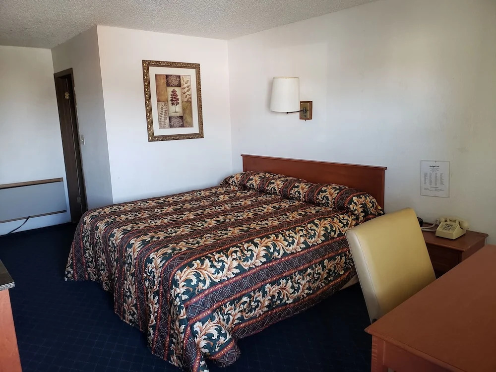 Oasis Inn and Suites