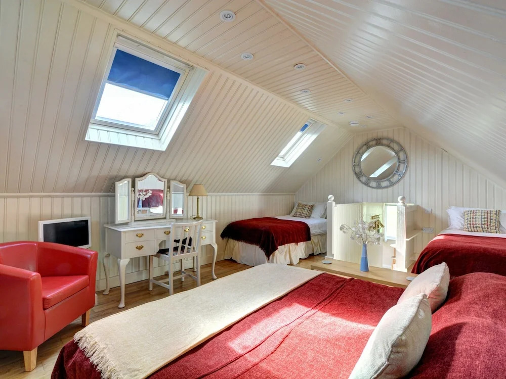 Luxurious,detached Holiday Home With Three Bathrooms and Parking