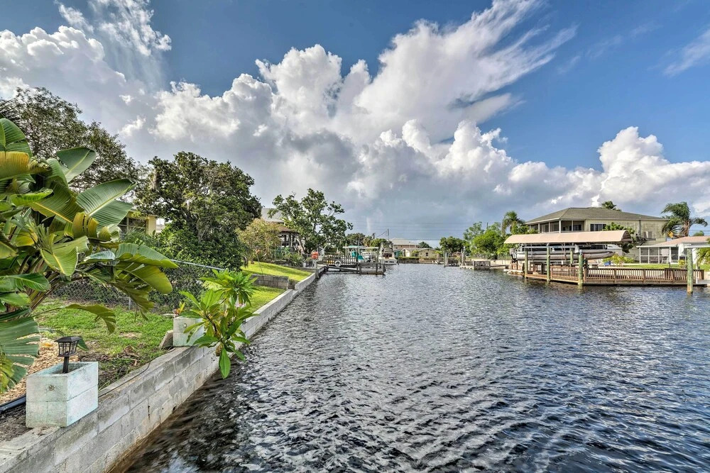 Canalfront Hudson Home W/private Dock & Yard!