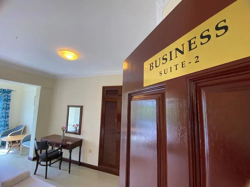 Lux Suites La Vida Sunrise Apartments