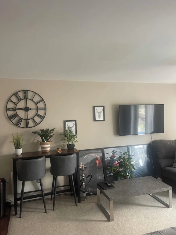 Apartment Sleeps 4 With Free Parking