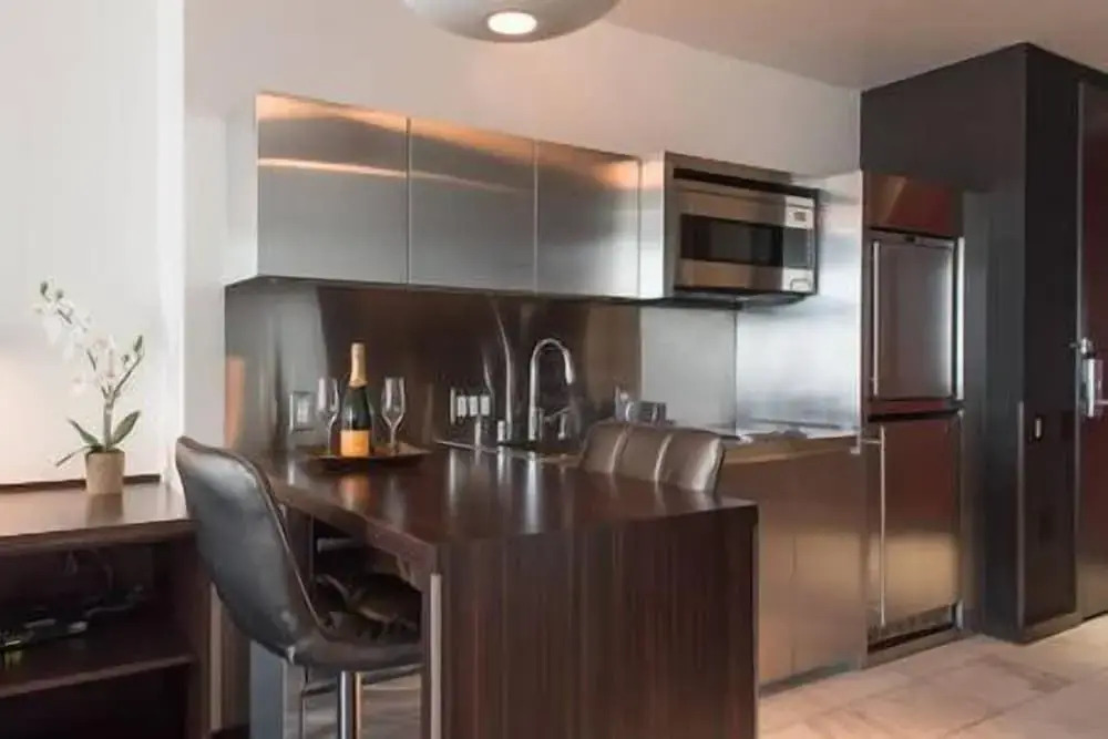 Luxury Suites at Palms Place