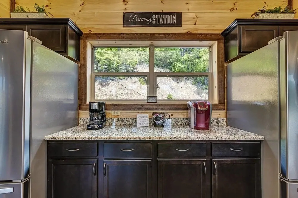 Bee Chillin Bear Inn - 7 Bedrooms, 7 Baths, Sleeps 26 7 Cabin by RedAwning