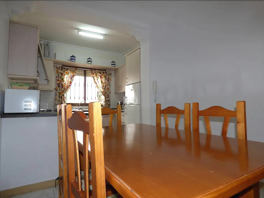Cadiz 102479 3 Bedroom Apartment By Mo Rentals