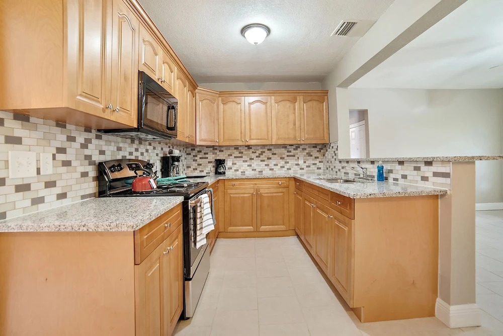 3BR House in Tampa by Tom Well IG - 3220