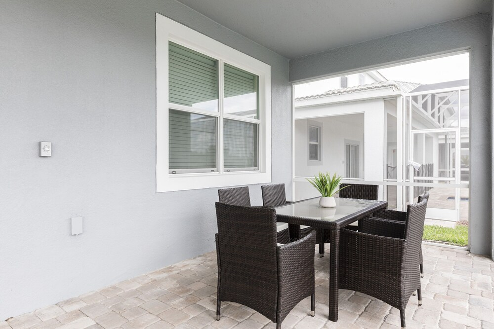 1509 MC - Exquisite 8BR Villa with Pool Games