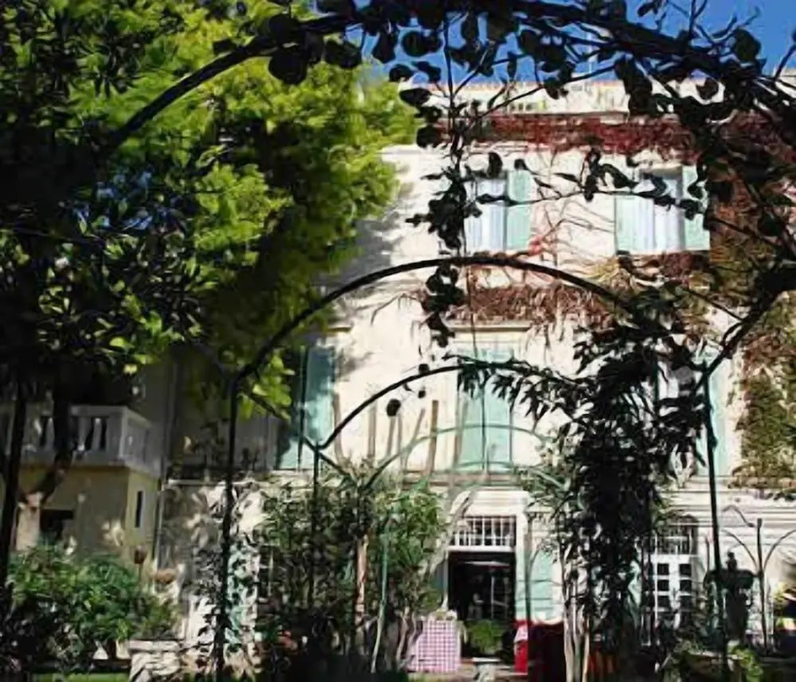 Au Saint Roch - Hôtel et Jardin