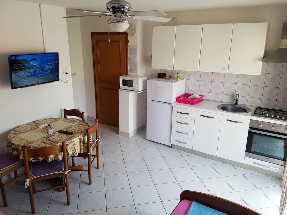 Apartment With one Bedroom in Pag, With Wonderful sea View, Enclosed Garden and Wifi - 100 m From the Beach