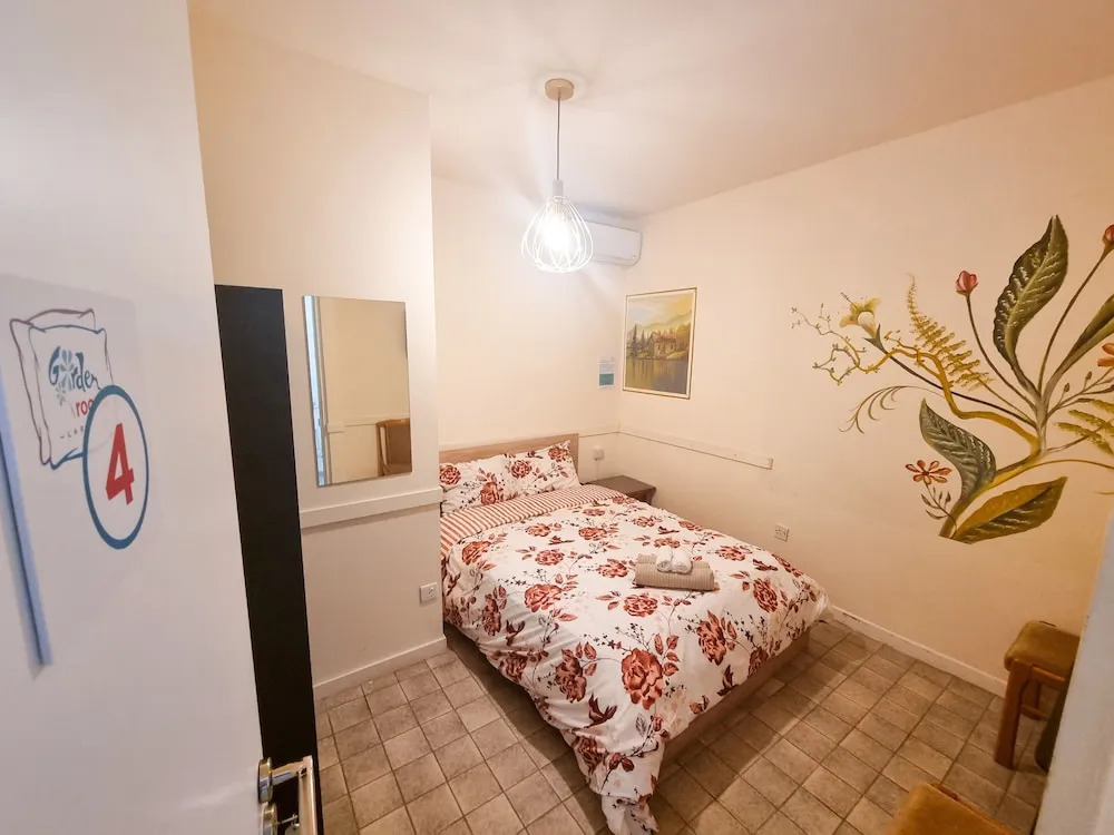 Larnaca Garden Rooms