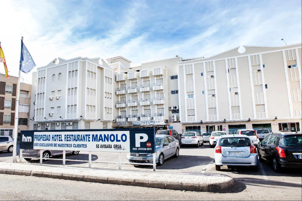 Отель Manolo