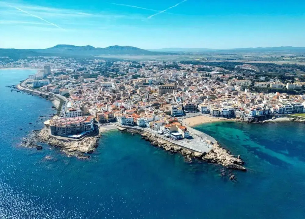 La Escala Apartment Near Beach for 3