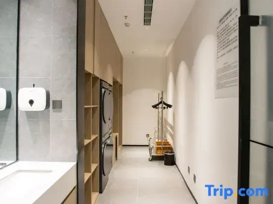 Zhengzhou Xinzheng International Airport Talent Hotel