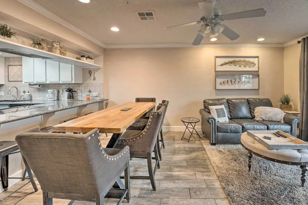 Walk to Beach: Lake Havasu Condo w/ Pool Access