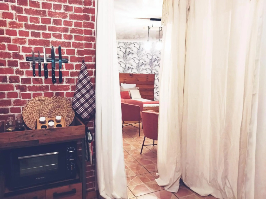 The Secret Motel - Le Jade