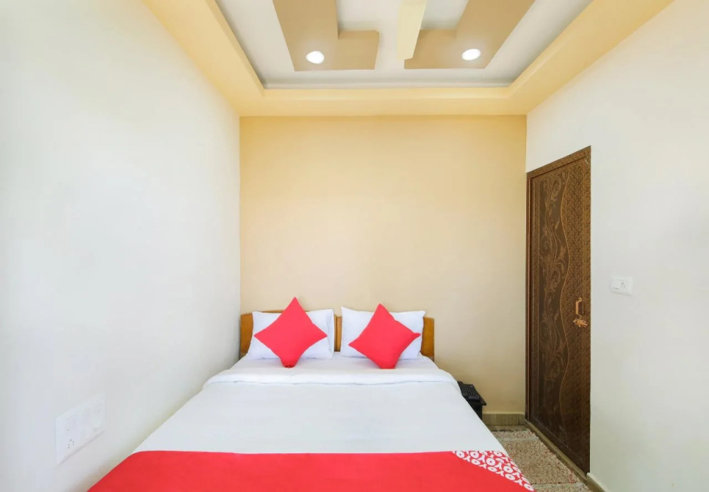 C Seasons Inn By OYO Rooms
