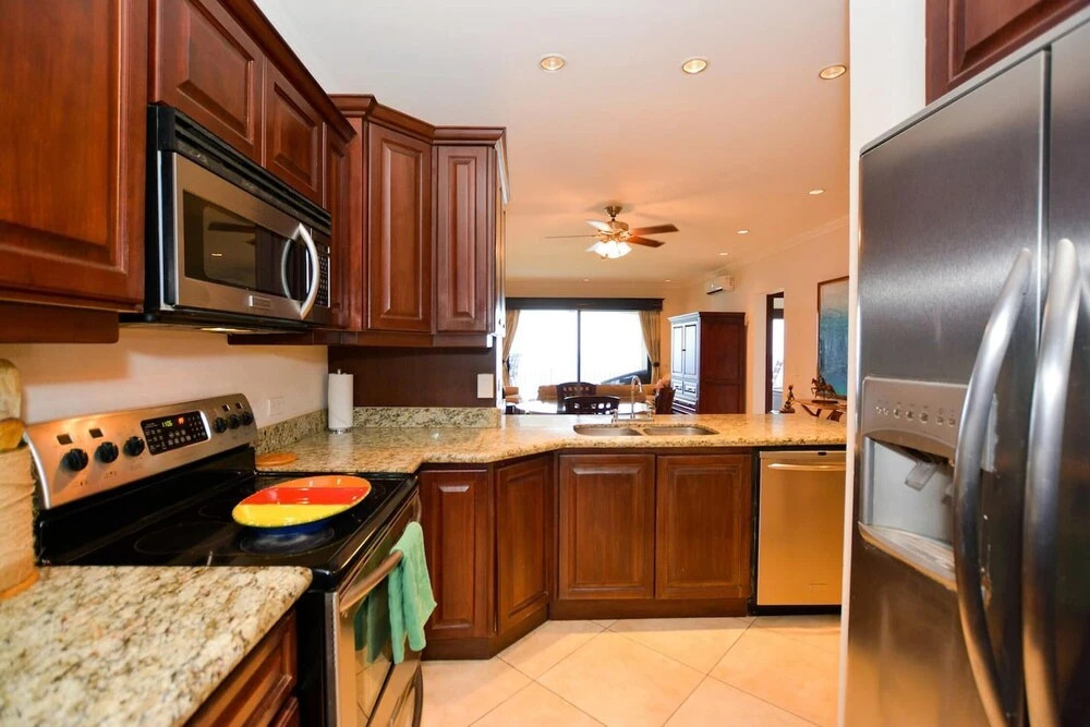 Fifth-Floor Condo with Breathtaking Ocean Views, Stylish Interior & Prime Location Near Flamingo Beach