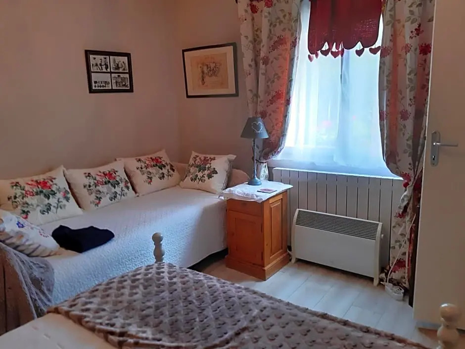 2 Bedroom Stunning Home In Roisel