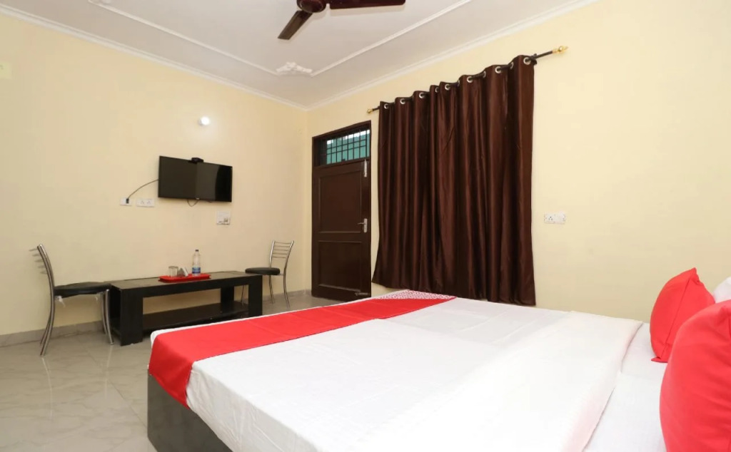 Oyo 28325 Dhillon Residency