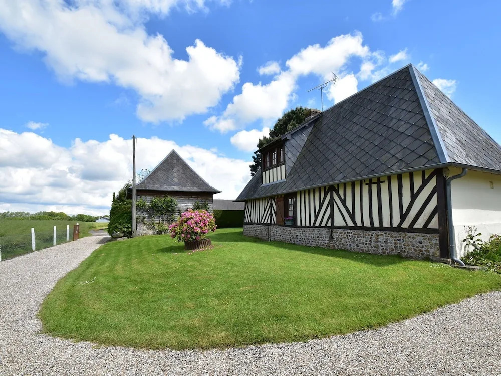 Rural, Detached Holiday Home With Pleasant Garden Near the French West Coast