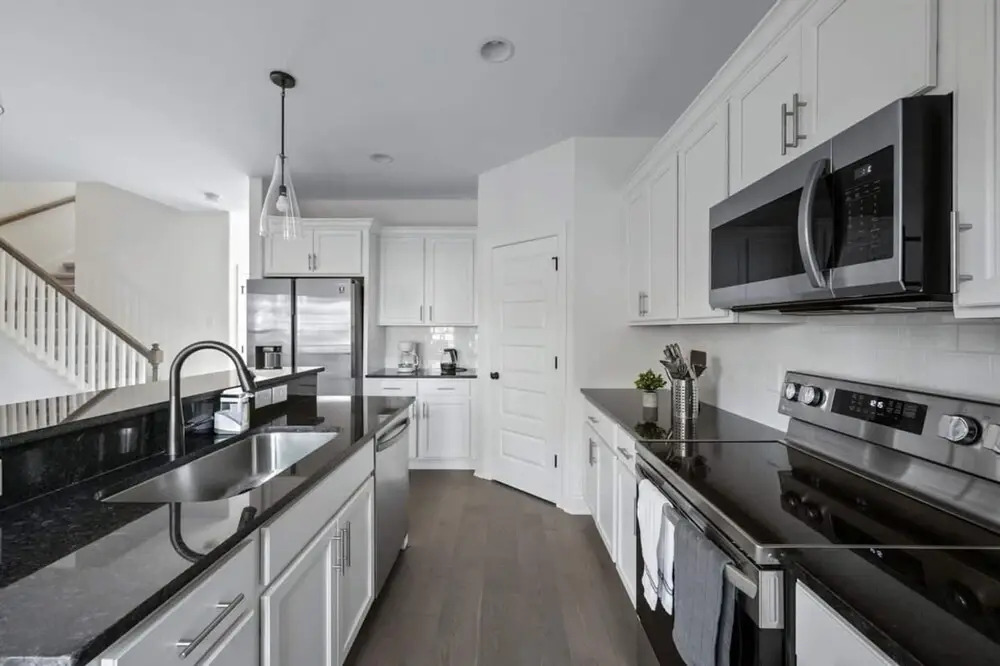 1 King 1 Queen 2 Double Garage Washer Dryer