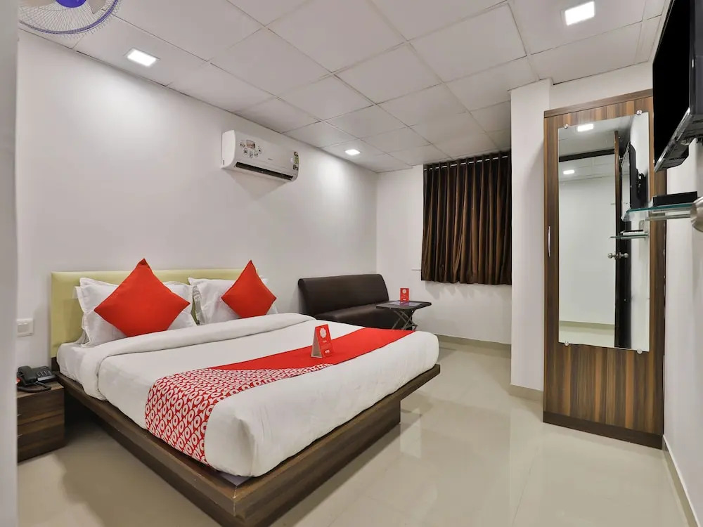 OYO 12229 Hotel Sarvagya