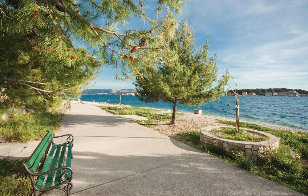 Nice Apartment in Brodarica With 3 Bedrooms and Wifi
