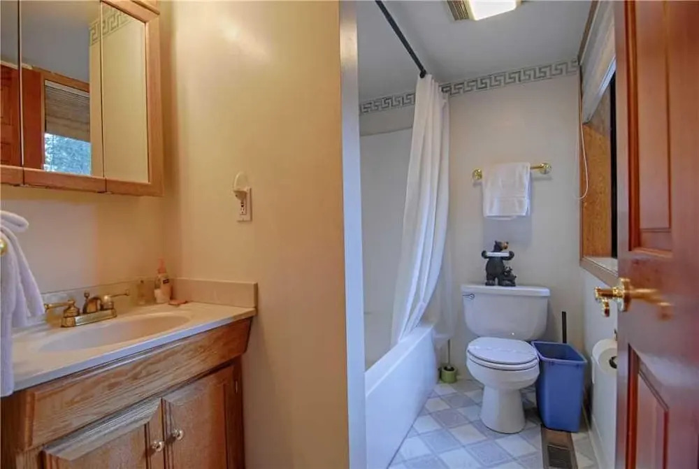 Walk to Lake! Large Home With Private Hot Tub, Yard Games and Lake Views! -sandy Shores Villa #182