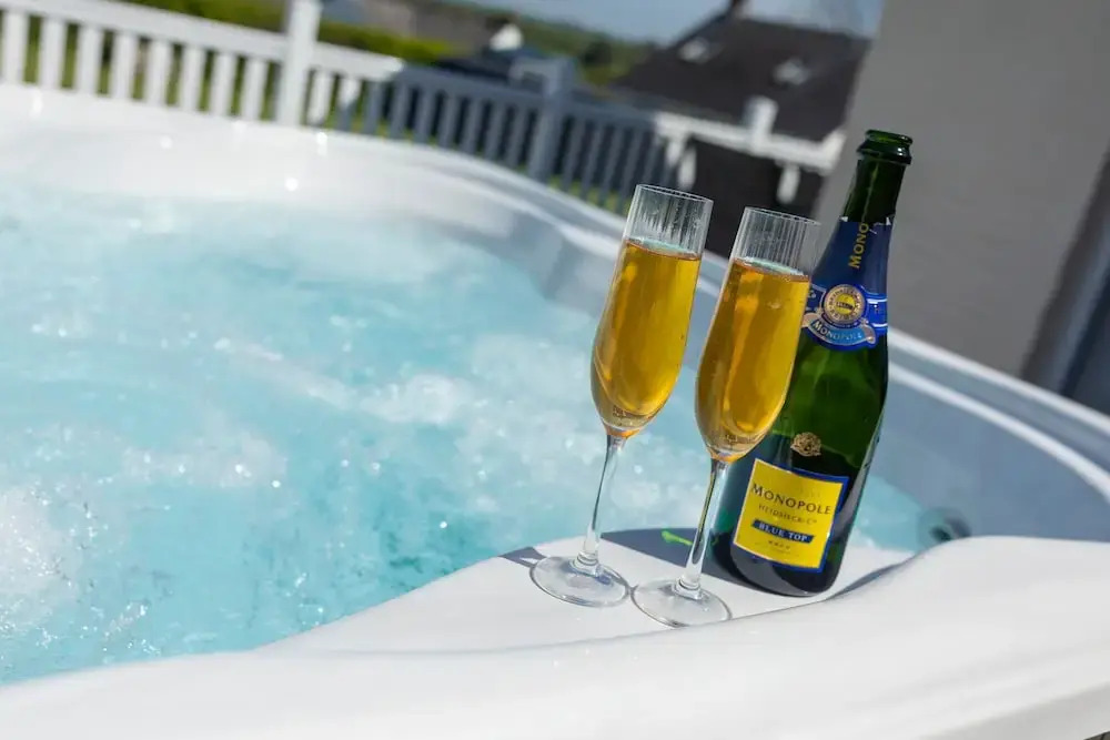 Bramble Cottage - Dog Friendly Cottage Hot Tub