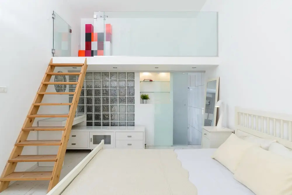 3BR Apt Steps from Sea W Parking