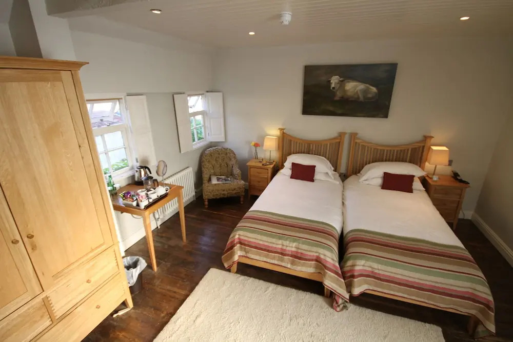 Wheelwrights Arms Country Inn & Pub