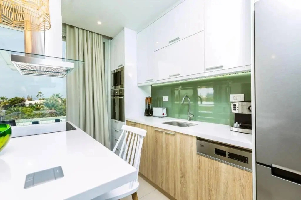 Adelhome - Sea view & walking distance to beach