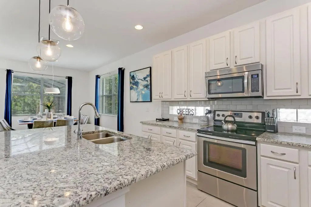Bella Vida Resort 5 Bedroom Vacation Home with Pool 1870