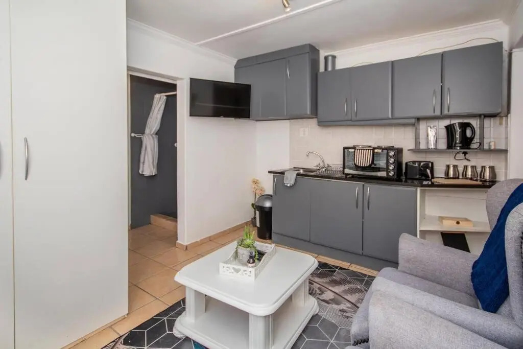 HQ Warm and Cosy 1 Bedroom Unit In Sea Point
