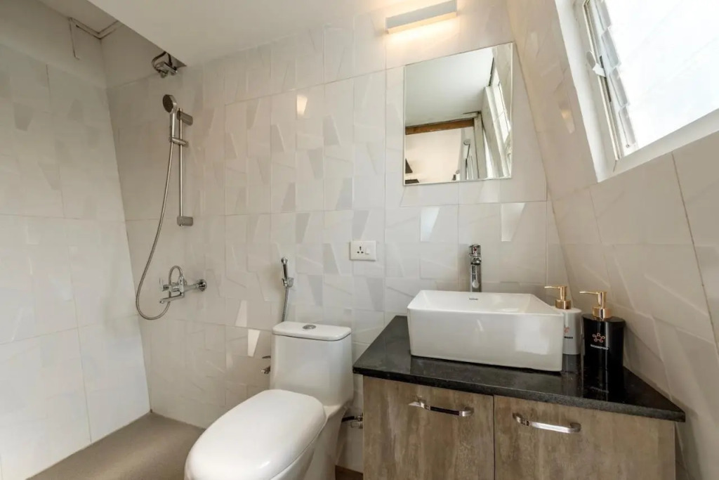 SaffronStays The Twist - Wonderful Tiny waterfront home for couples