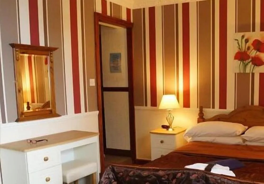 Boathouse Hotel