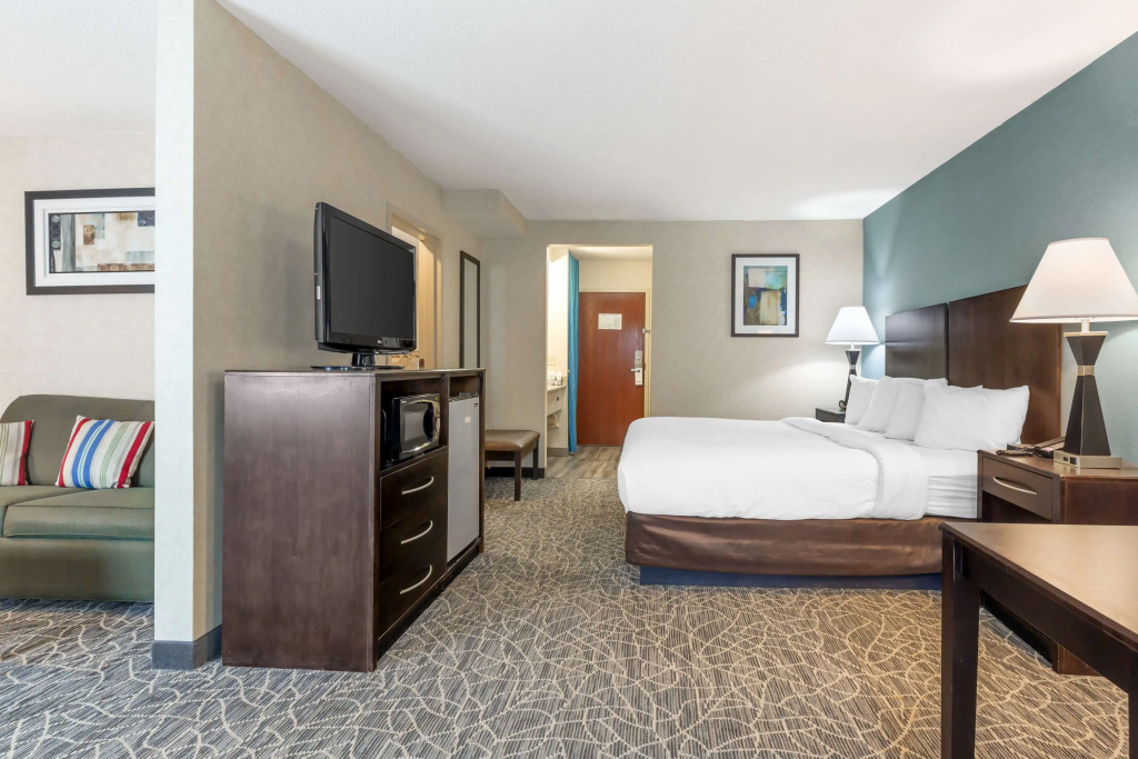 Best Western Plus Berkshire Hills Inn & Suites