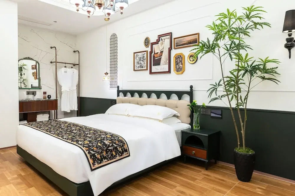 Vishan Garden Trendy Hostel